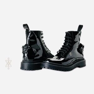 Rare‼️New VERSACE BLACK PATENT LEATHER MEDUSA COMBAT BOOTS: US Women 7.5 IT 37.5